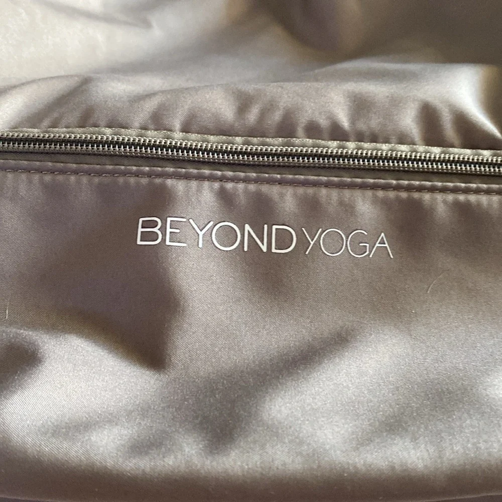 Beyond Yoga Taupe Drawstring Convertible Backpack - Picture 4 of 5